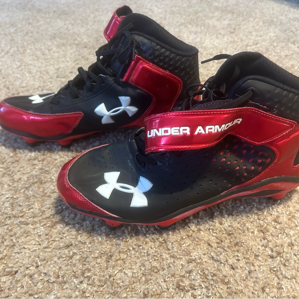 Under Armour mens Red and Black cleats